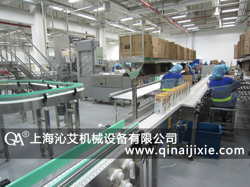 塑料模組網(wǎng)帶轉(zhuǎn)彎輸送機(jī)在乳品和飲料行業(yè)扮演著重要的角色 塑料模組網(wǎng)帶轉(zhuǎn)彎輸送機(jī)在乳品和飲料行業(yè)扮演著重要的角色